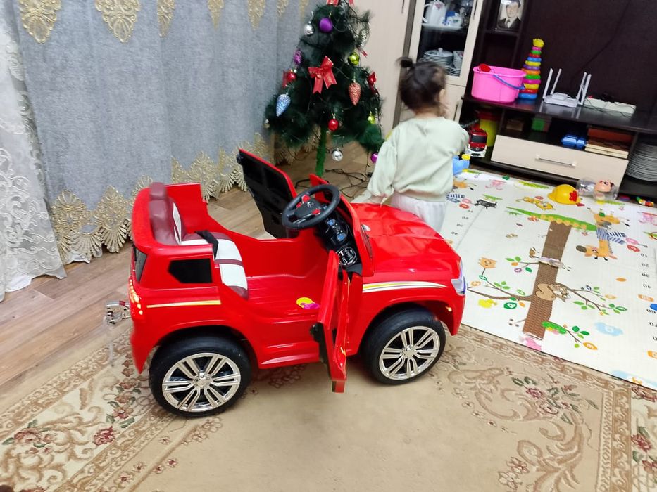 Машина детская почти новая