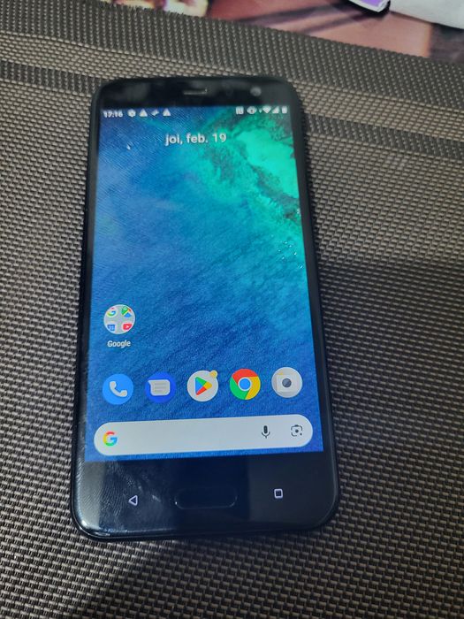 Vand htc U11 negru