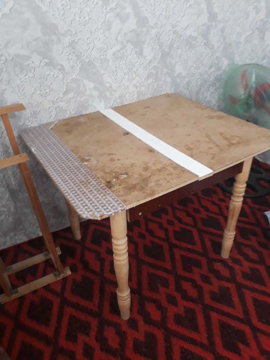 Стол кухонный, чайная