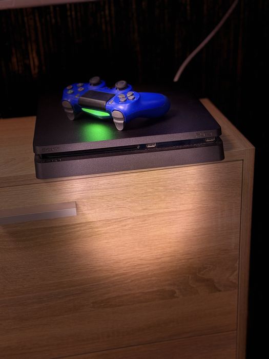 Vand PS4 Slim 500 GB