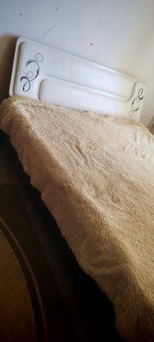 Продам спальный гарнитур