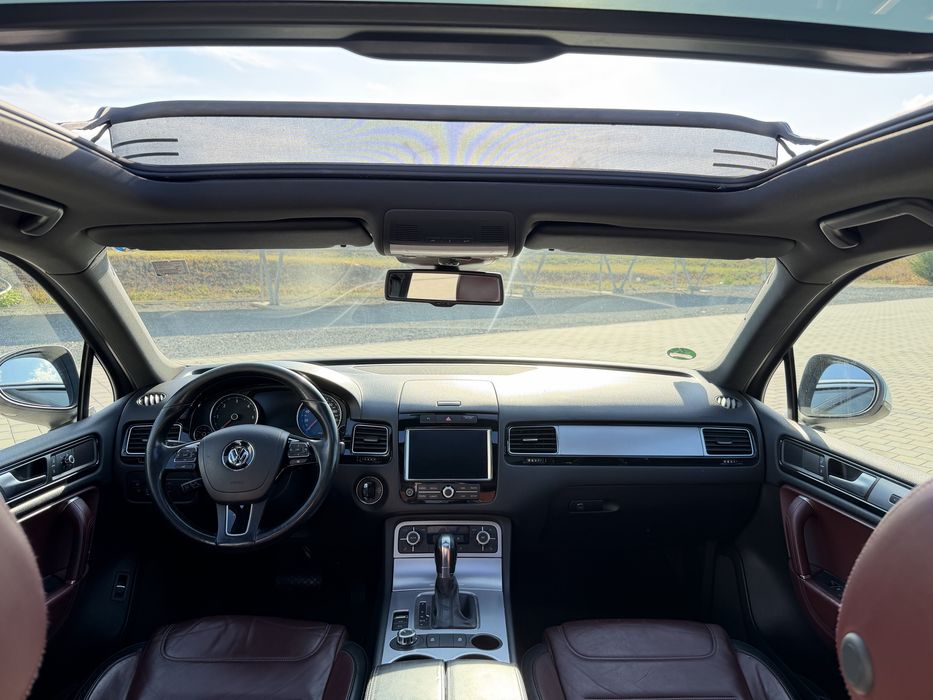 Vw Touareg “ Exclusive “ Panoramic / Distronic+ACC, Lane,Side Assist / By-Xenon, FULL LED / Memorii / Încălzire Volan+Scaune+Banchete / Navi Mare TOP