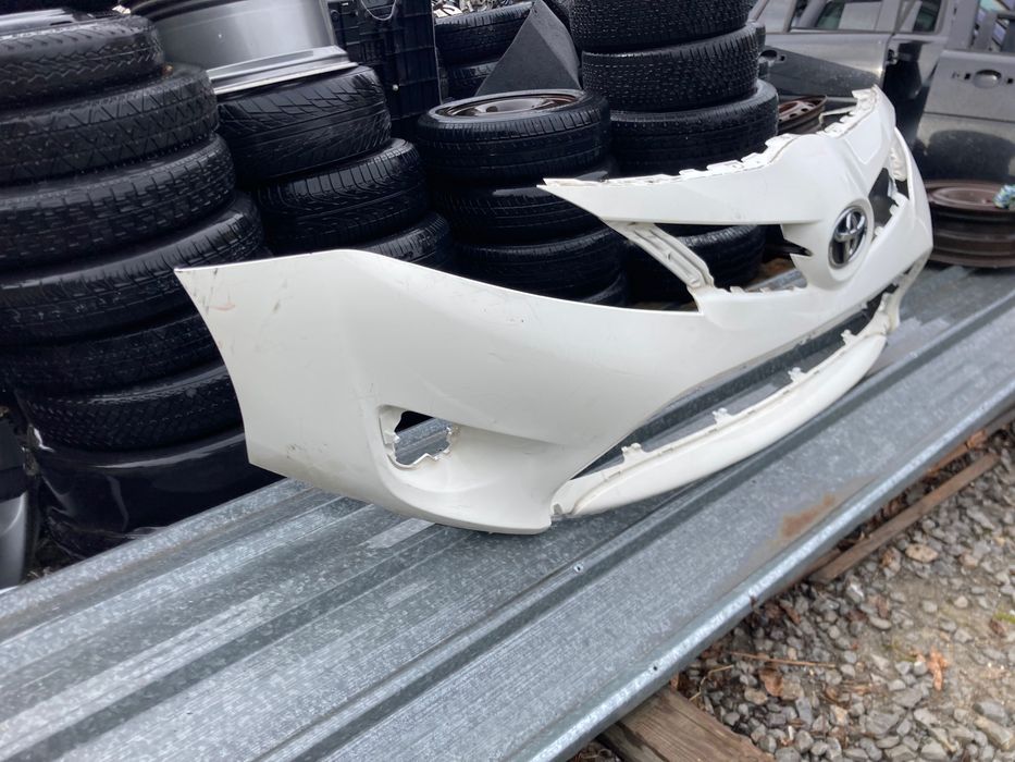 Toyota Verso. Тойота Версо. Предна броня. 13-18. Оригинална.