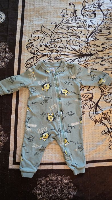 Продам детские вещи.