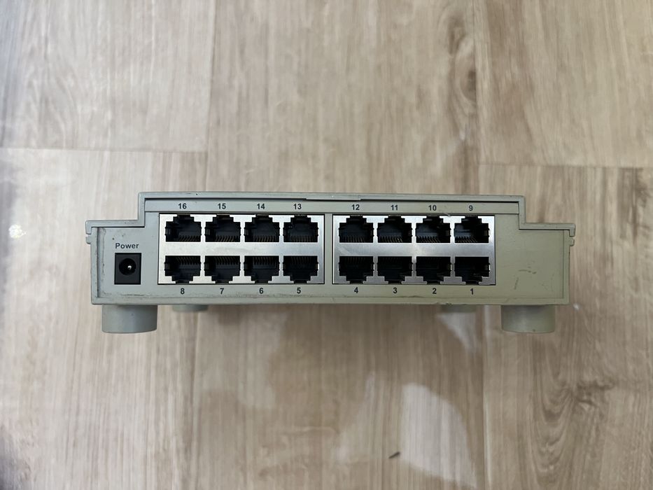 Продам сетевой коммутатор маршрутизатор Surecom EP-816VX.