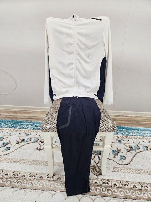 Продам спортивный костюм