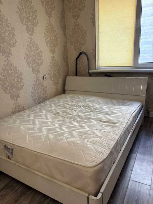 Кровать белая с матрасом 180*200