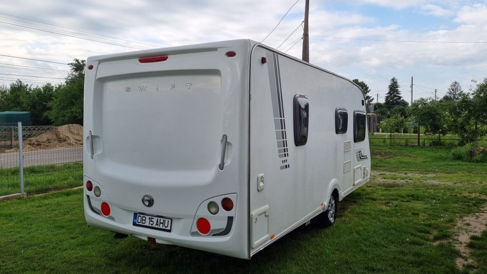 Rulota Swift Charisma 555, 2009, 2 zone, Pat matrimonial, Off camping, boiler gaz