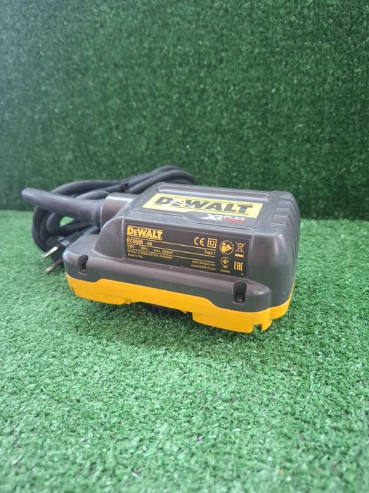 Адаптер за пендула 54 волта към 220 волта DeWALT DCB500