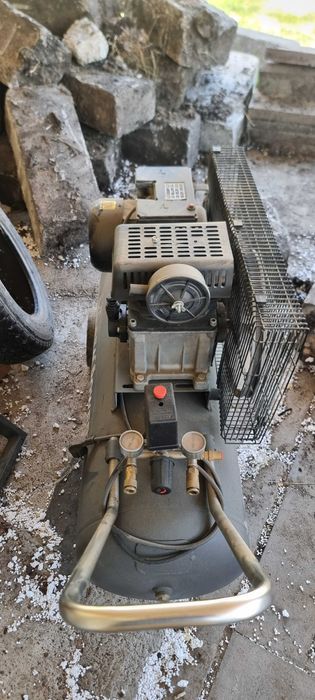 Kомпресор REM POWER E349/8/100 – 100L, 3HP, 8 bar, 230V, 290l/min