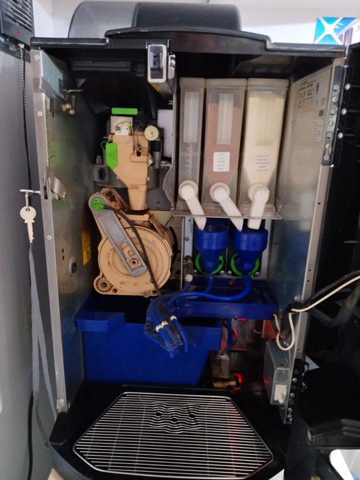 Продаю кофе машинку приготовлений