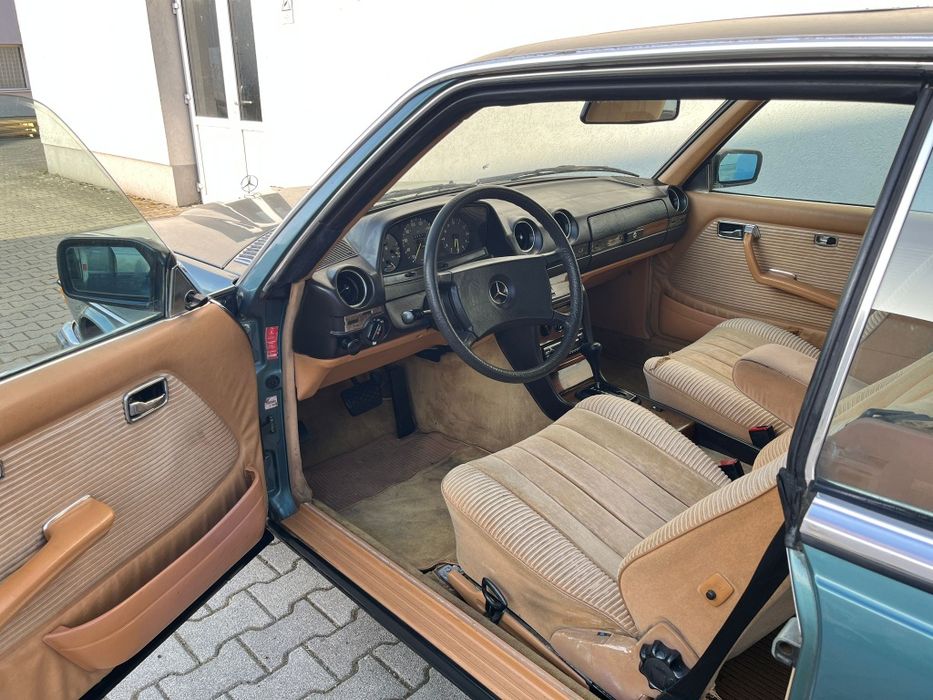 Mercedes-Benz 230 CE (C123)