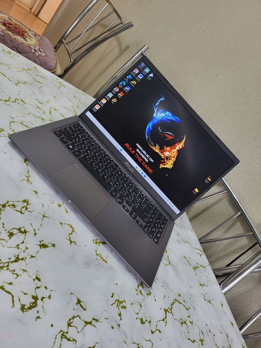 Ноутбук современный Asus Ryzen 3