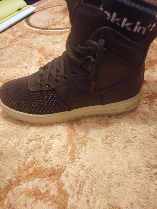 Vând Adidași că și noi