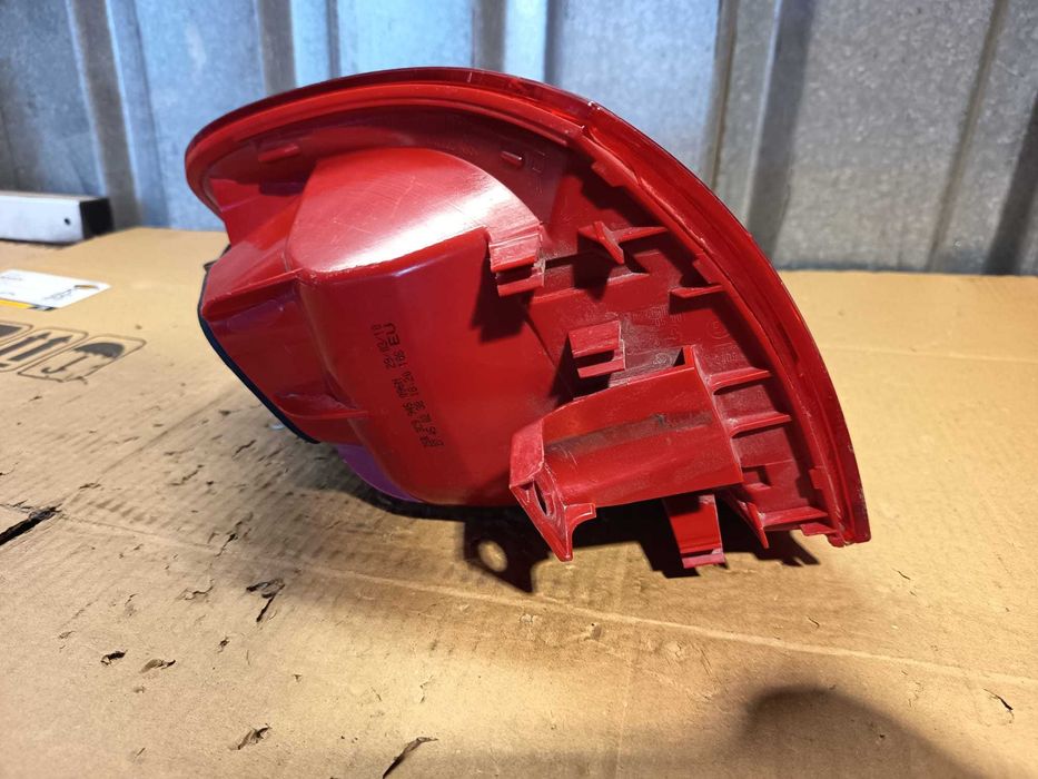 stop partea dreapta vw passat B6