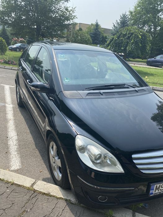 Vand Mercedes B200