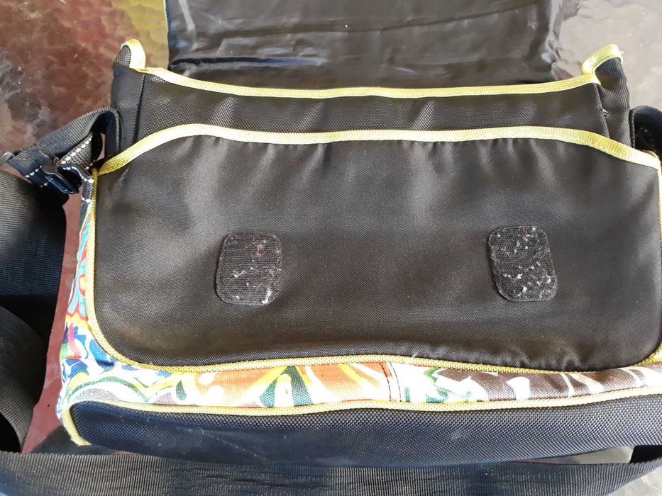 Geanta laptop vesela pentru o doamna sau domnisoara , marca Canyon