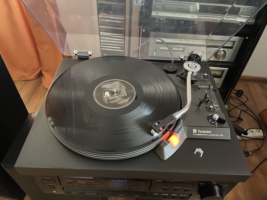 Pick-up NEC AUP-5000E Authentic Series si Technics SL 23A