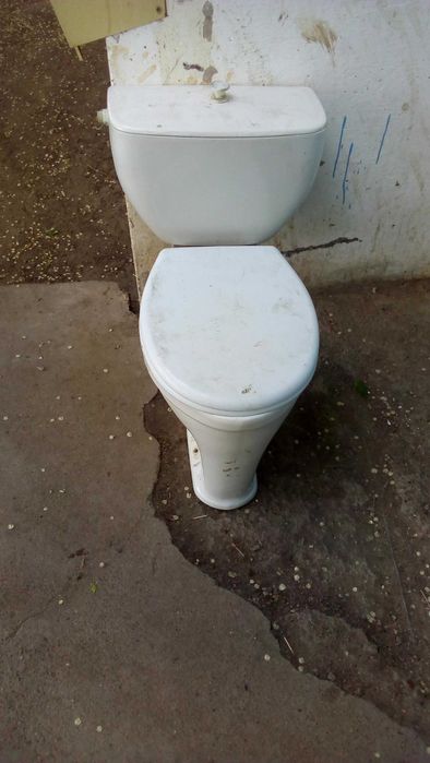 Продам унитаз с бачком для стройки бюджетный вариант! адрес 6 мкр