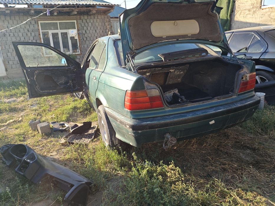 Продаю бмв е36 по запчастям