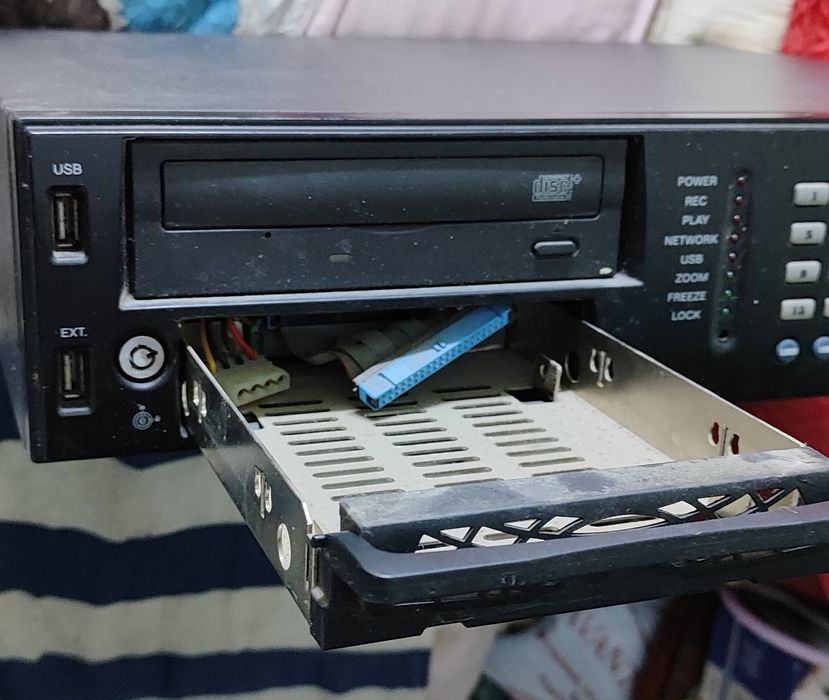DVR cu 16 canale