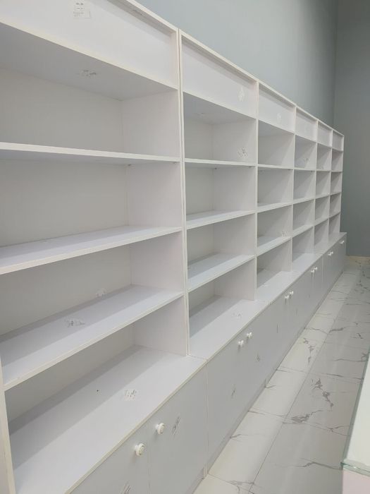 по вашему заказу изготовим мебельный витрину, стеллаж, ресепшн