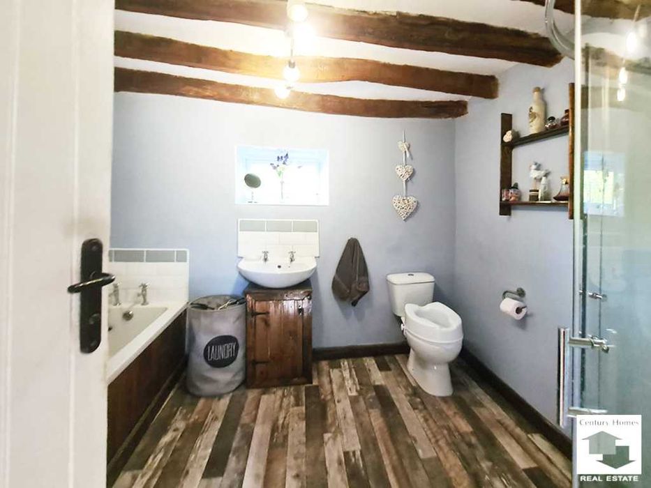 145307 Реновирана къща с добре аранжиран двор в с. Полски Сеновец