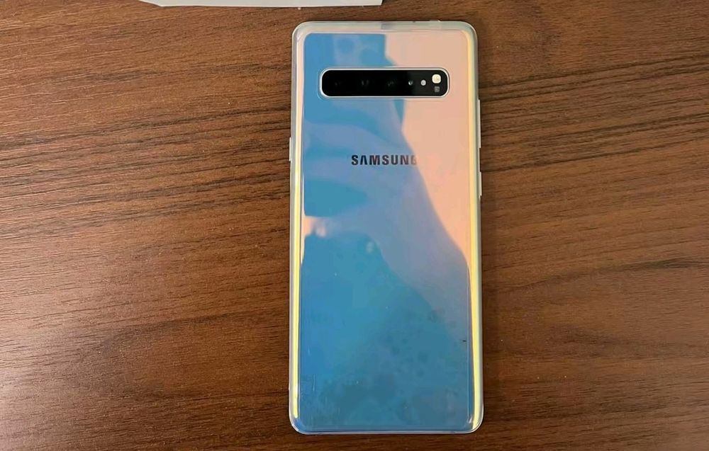 Самсунг с 10 плюс.