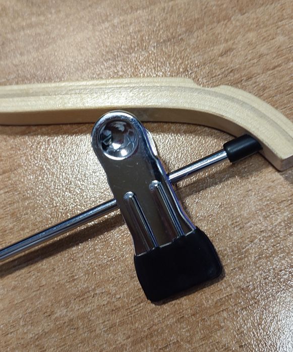 Дървени закачалки с щипки за детски дрехи