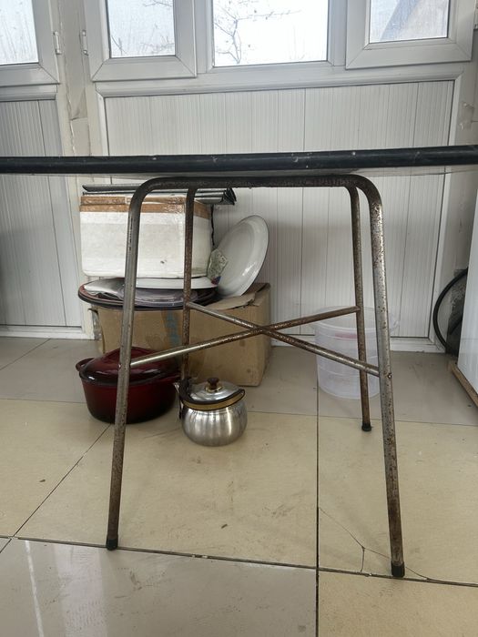 Столы оба размером 80*80