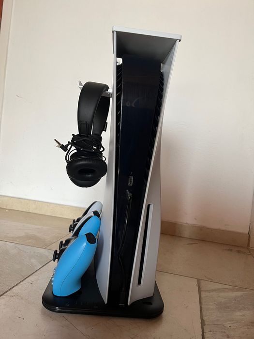 PlayStation 5 Disc Edition + 2 контролера + стойка/зарядна + слушалки