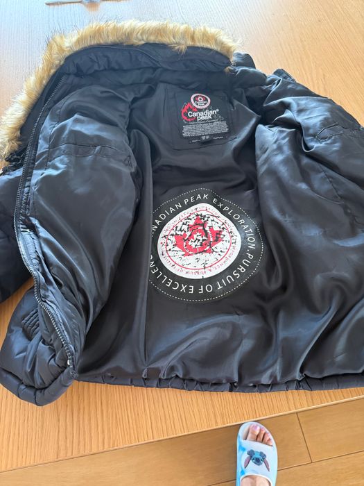 Зимно яке със сваляща се качулка