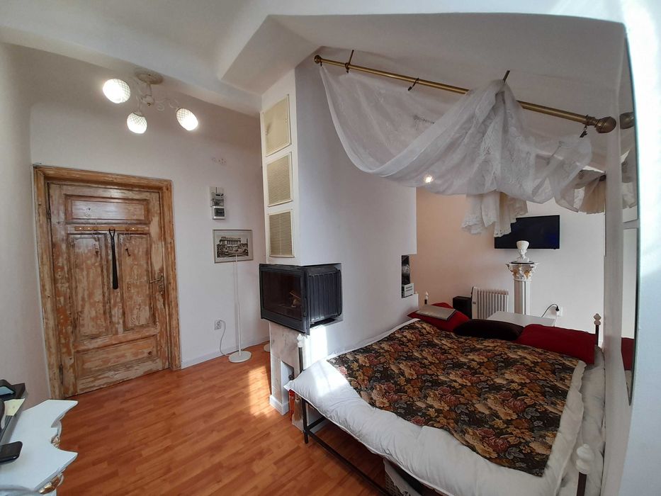 Închiriez garsonieră vintage, zonă ultracentrală