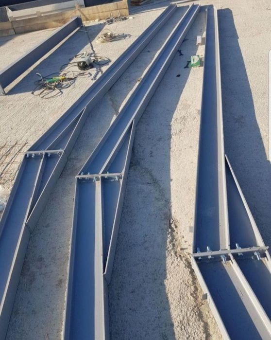 Vând hală metalică 10 m lățime 25 lungime tot cu montaj de pe stoc