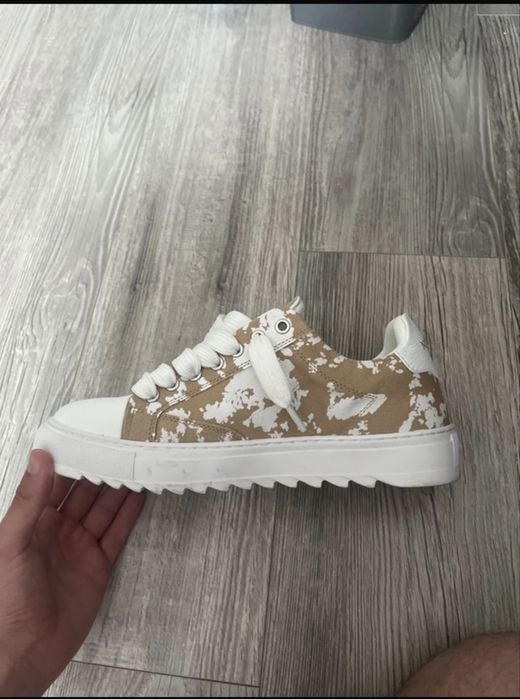 Numeris sneakers
