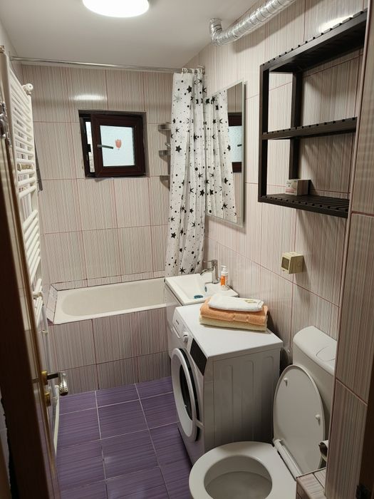 Închiriez apartament cu 3 camere - zona Tomis Nord