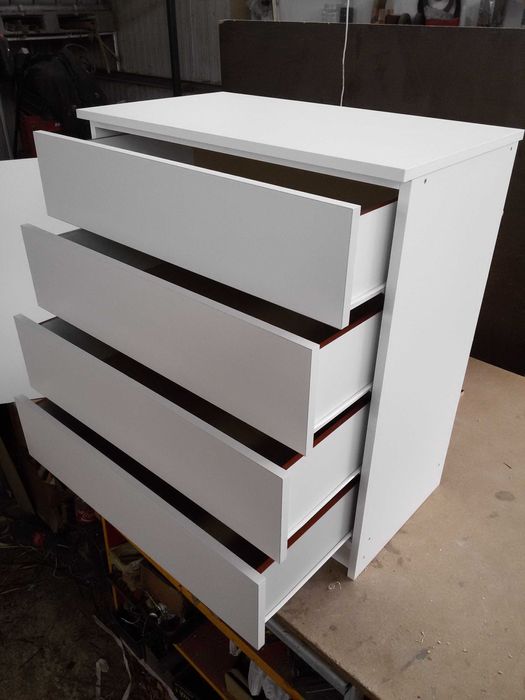 Скрин с 4 чекмеджета бял -сглобени