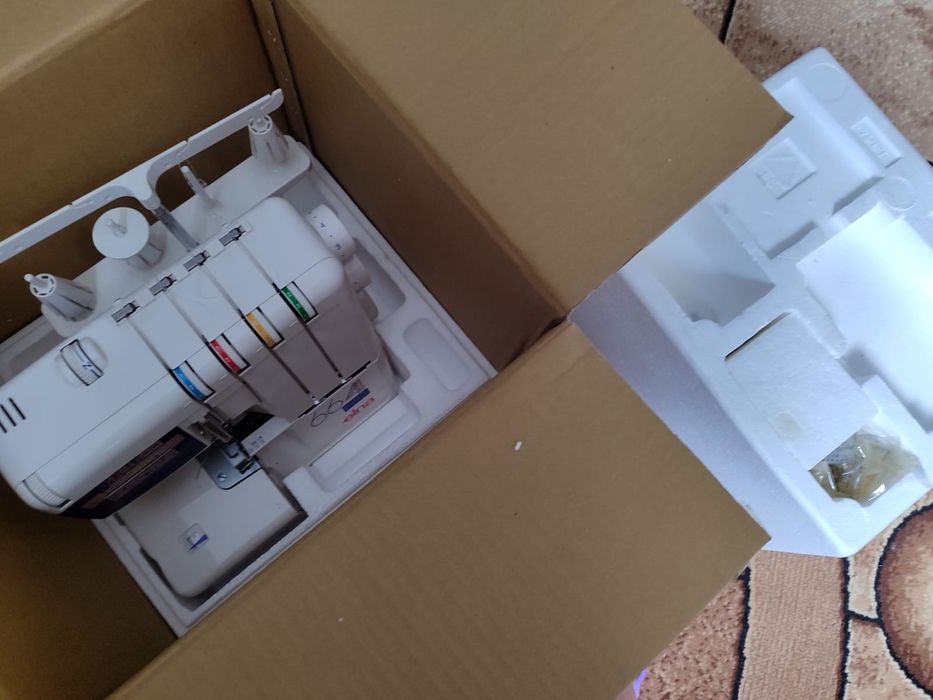 Продам оверлок почти новый