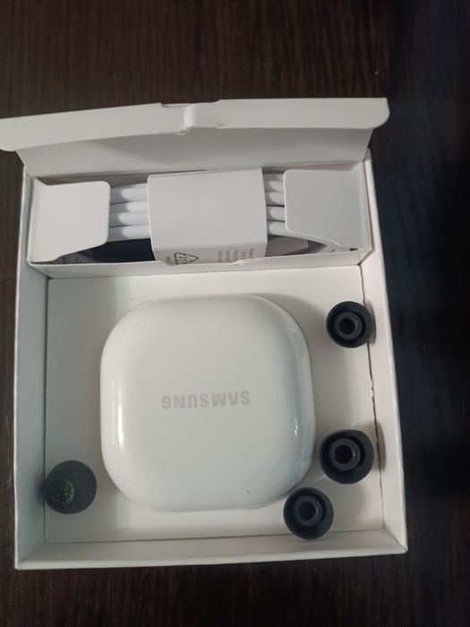 Продам наушники Samsung Galaxy Buds FE