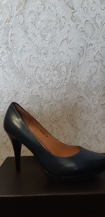 Женские кожаные туфли