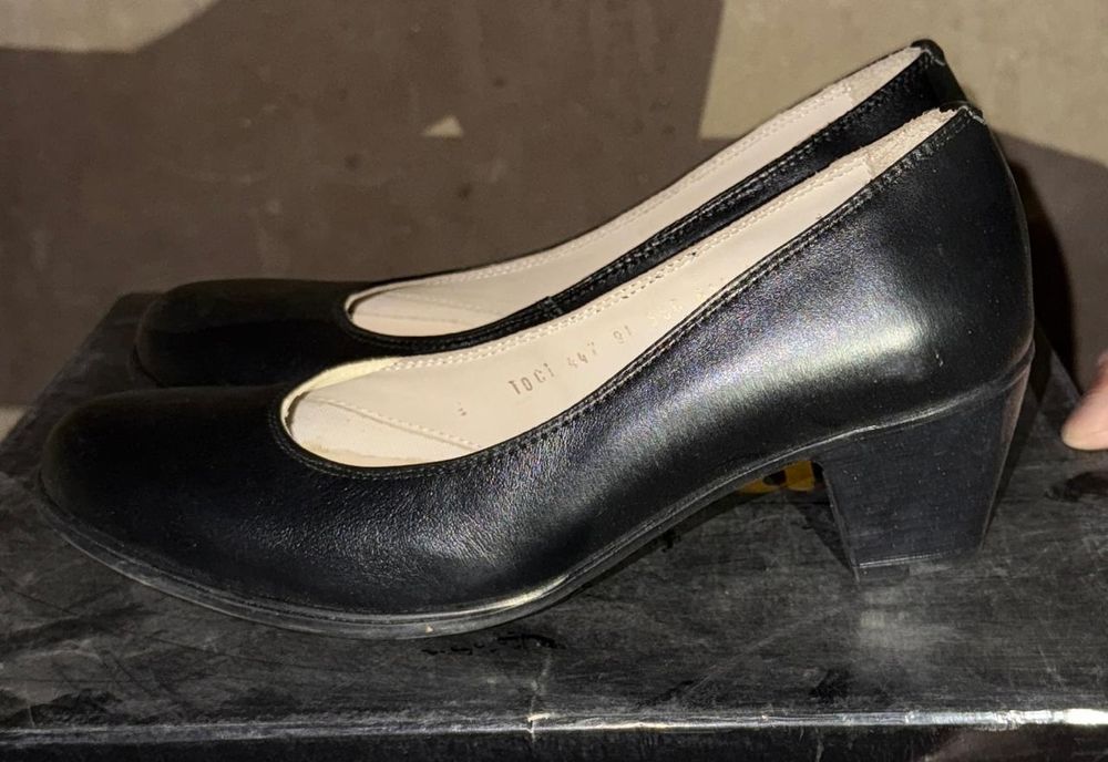 Туфли женские,кожаные.