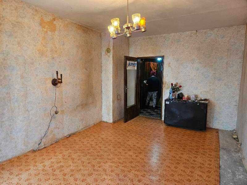 Продава се Тристаен апартамент в Благоевград, Освобождение - 75 кв.м за 694 €/кв.м - Снимка #1