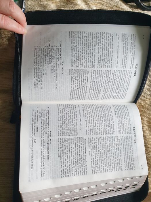 Biblia cu concordanță și explicații,  nouă