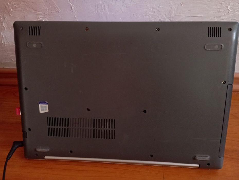 Продам ноутбук рабочая