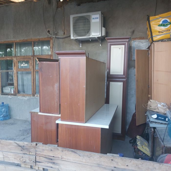 Srochna kuhiniy mebel sotiladi