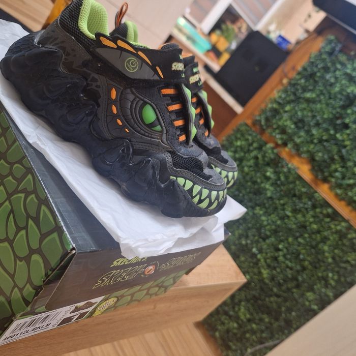 Детски маратонки skechers skech-o-saurus светещи