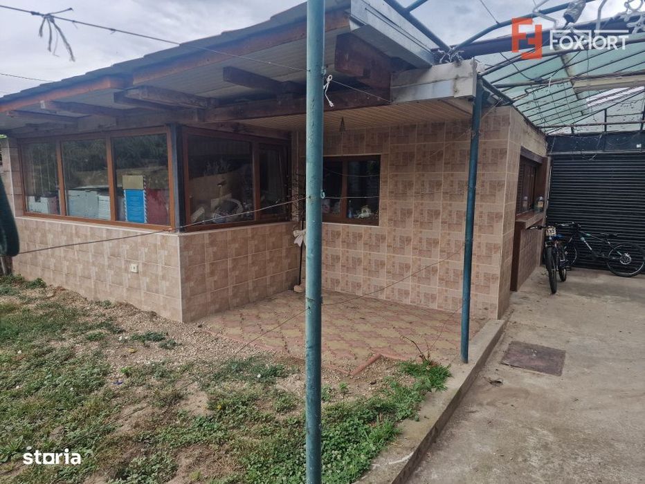 Casa individuala cu 9 camere, in Mosnita Noua, zona centrala