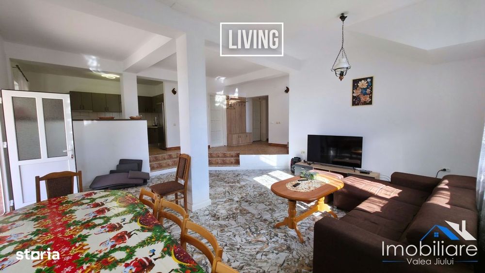Casă spațioasă de vânzare – Hațeg | Zonă centrală | Teren 1.400 mp