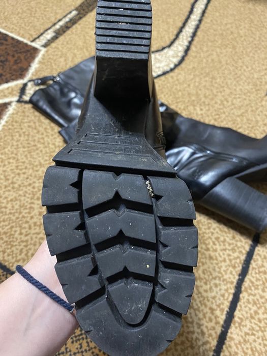 Продам высокие сапоги на каблуке