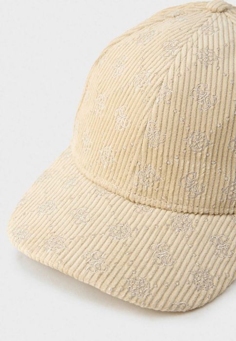 Оригинална шапка на GUESS